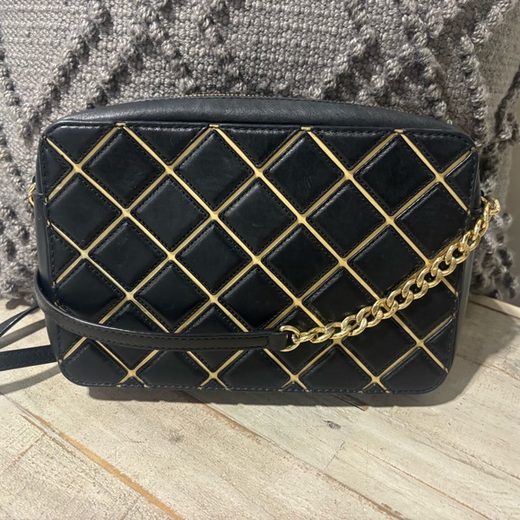 Michael Kors Handbags - ❤️Michael Kors Jet Set East West Quilted Crossbody